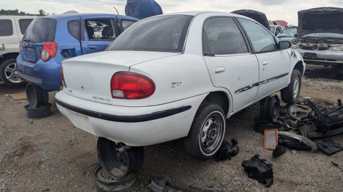 Gallery: 1997 Geo Metro LSi Sedan in Colorado Junkyard