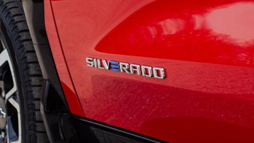 Chevrolet Silverado EV vs Ford F-150 Lightning Comparison