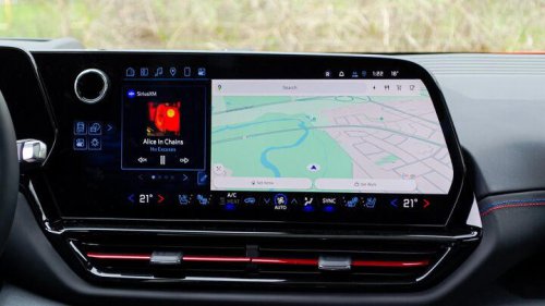 Chevrolet Silverado EV vs Ford F-150 Lightning Comparison