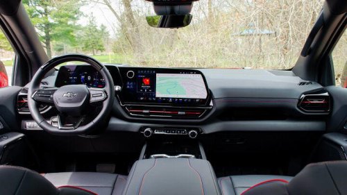 Chevrolet Silverado EV vs Ford F-150 Lightning Comparison