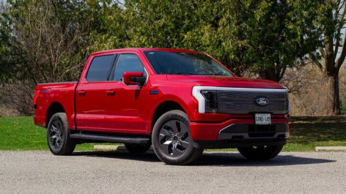 Chevrolet Silverado EV vs Ford F-150 Lightning Comparison