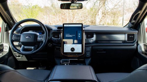 Chevrolet Silverado EV vs Ford F-150 Lightning Comparison