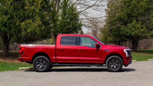 Chevrolet Silverado EV vs Ford F-150 Lightning Comparison