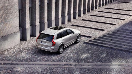 10 luxury hybrids that blend spaciousness with efficiency