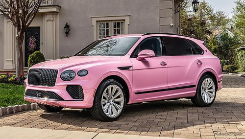 外装も内装も「どピンク」な超高級SUV、ベントレー特注部門のスゴ技とは