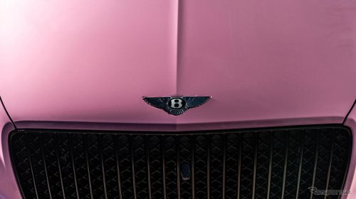 外装も内装も「どピンク」な超高級SUV、ベントレー特注部門のスゴ技とは