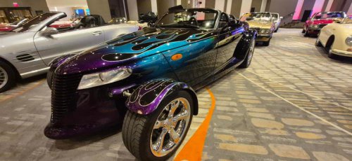 Hundreds of classic cars on display at Las Vegas hotel