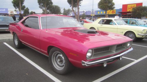 7 Muscle cars built around the 426 Hemi engine