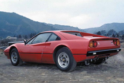 フェラーリ 308GTBは、ピニンファリーナの造形美とV8パワーを融合していた【スーパーカークロニクル・完全版／010】