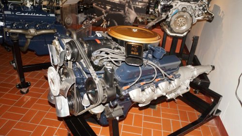 9 vintage V8 engines that mechanics say were built to last