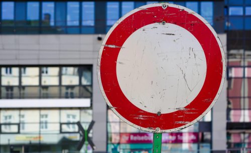 Pocos conductores saben el significado de esta señal y este profesor de autoescuela lo explica: conocerla puede ahorrarte una multa de 200 euros