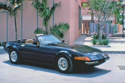 Coches de estrellas de la pantalla: ¿Cuáles eran reales y cuáles falsos?