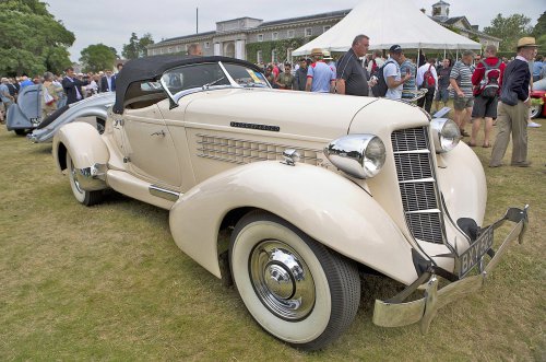 Coches de estrellas de la pantalla: ¿Cuáles eran reales y cuáles falsos?