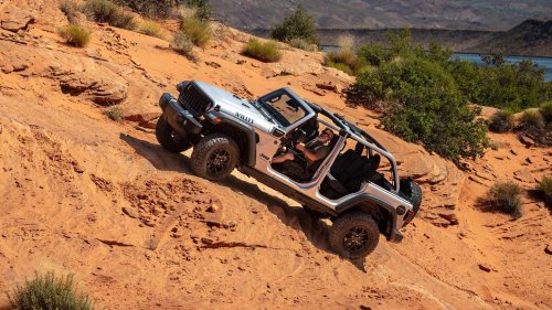The last 2 SUVs left in America with a manual transmission