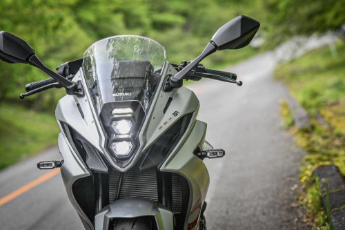 スズキ『GSX-8R』ってどんなバイク？ 燃費や足つき性、スペックの他、おすすめポイントや装備を解説します！【スズキのバイク！の新車図鑑▶大型バイク編／SUZUKI GSX-8R（2025）】