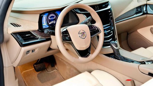 This 10-year-old luxury sedan still embarrasses new interiors