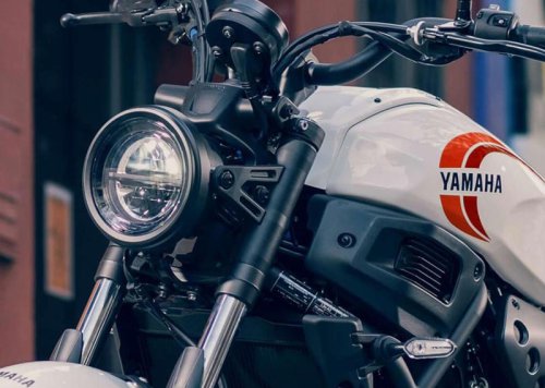 XSRシリーズ初採用の新色・ブルーが登場！ ヤマハ「XSR700 ABS」2025年モデルはカラーが変更され8月8日に発売