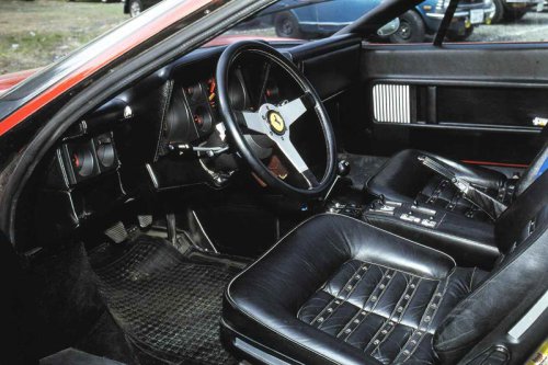 アルファロメオ | フェラーリ | フィアット | フォード | インフィニティ | フォルクスワーゲン | ジェネシス | ポルシェ | アキュラ | キャデラック | クライスラー | クプラ | ランボルギーニ | ランドローバー | マセラティ | マクラーレン | テスラ | アルピーヌ | アストンマーティン | ベントレー | シボレー | ジャガー | ジープ | ロータス | プジョー | ルノー | ロールス・ロイス | スマート | シトロエン | トヨタ | メルセデス | アルピナ | メルセデス・ベンツ | オペル | スバル | ボルボ | ビュイック | レクサス | スズキ | フェラーリ 512BBは、5L V12の大トルクで「BB」の名を刻みつけた【スーパーカークロニクル・完全版／008】