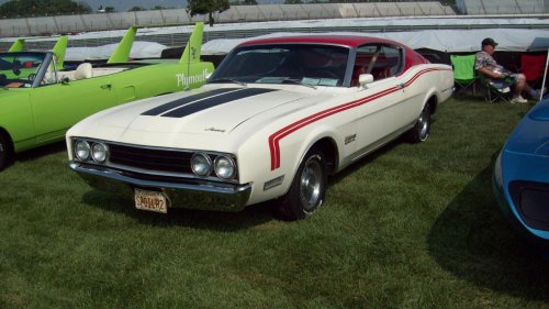 8 overlooked muscle cars with wild engines