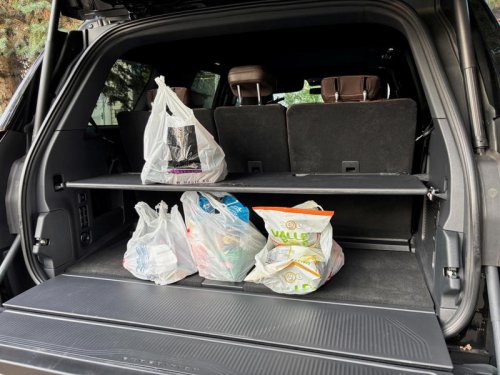 2025 Ford Expedition has trick tailgate, wide-screen display