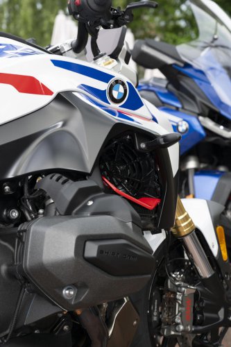 BMW R 1300 R試乗レポート｜国際試乗会で体感した最新ネイキッドバイクの進化