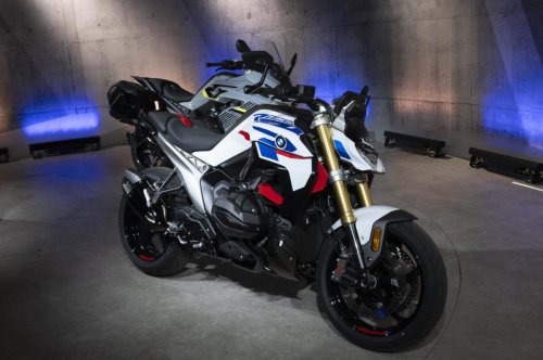 BMW R 1300 R試乗レポート｜国際試乗会で体感した最新ネイキッドバイクの進化
