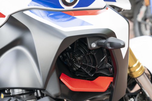 BMW R 1300 R試乗レポート｜国際試乗会で体感した最新ネイキッドバイクの進化