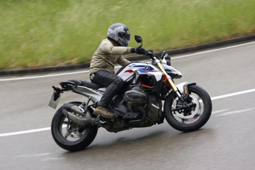 BMW R 1300 R試乗レポート｜国際試乗会で体感した最新ネイキッドバイクの進化