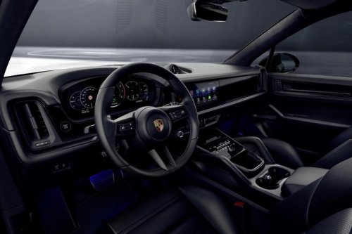 ポルシェジャパンがブラックでコーディネートした「タイカン」と「カイエン」「カイエン クーペ」の特別仕様車を導入