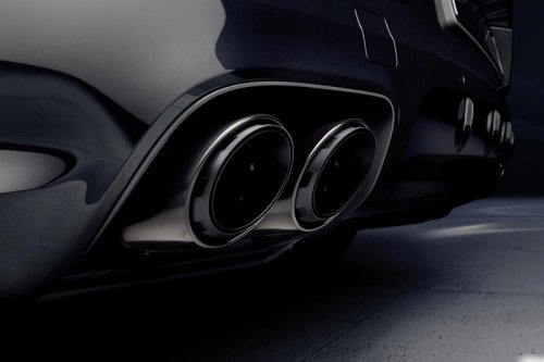 ポルシェジャパンがブラックでコーディネートした「タイカン」と「カイエン」「カイエン クーペ」の特別仕様車を導入