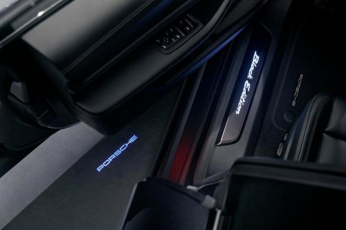 ポルシェジャパンがブラックでコーディネートした「タイカン」と「カイエン」「カイエン クーペ」の特別仕様車を導入