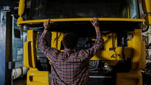 20 Struggles Semi-Truck Drivers Face