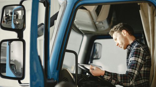20 Struggles Semi-Truck Drivers Face
