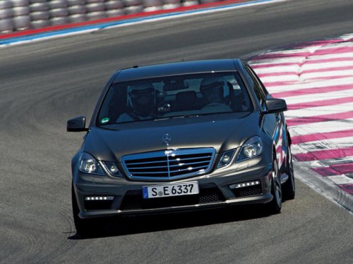 大きな話題となったメルセデス・ベンツ E63 AMGのエンジン変更【10年ひと昔の新車】