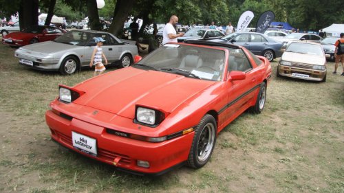 8 sports cars from the 1980s that still look futuristic today