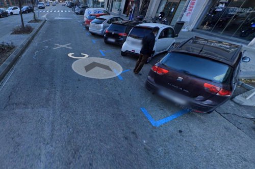 Quería aparcar en Madrid, pero no conocía el significado de estas líneas azules y naranjas discontinuas: miles de conductores aún no lo saben