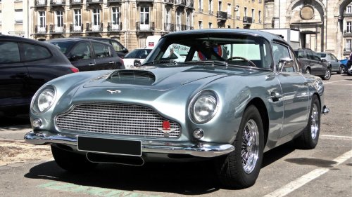 12 classic cars that defined performance in their era