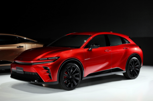 520万円のフェラーリ風SUV？トヨタが提案する「新しい高級感」にSUVファンが息をのんだ