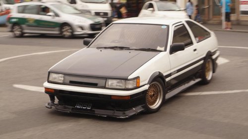 8 classic street machines that still feel alive at every speed