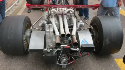 伝説のフェラーリが傷つく：写真