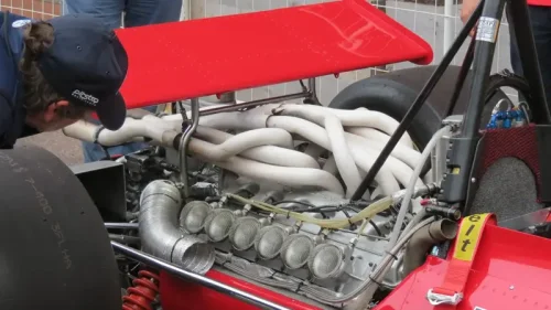 伝説のフェラーリが傷つく：写真