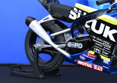 【GSX-R mini？】鈴鹿8耐で発見！ スズキ「CNチャレンジ」仕様の謎のミニバイク…コレなんですか？