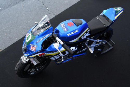 【GSX-R mini？】鈴鹿8耐で発見！ スズキ「CNチャレンジ」仕様の謎のミニバイク…コレなんですか？