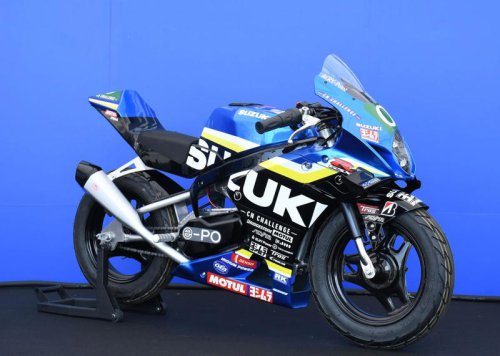 【GSX-R mini？】鈴鹿8耐で発見！ スズキ「CNチャレンジ」仕様の謎のミニバイク…コレなんですか？