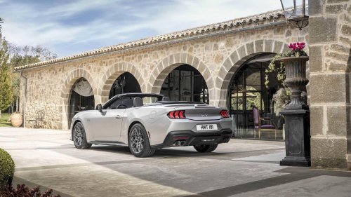 The last of its kind: Ford Mustang V8 convertible manual