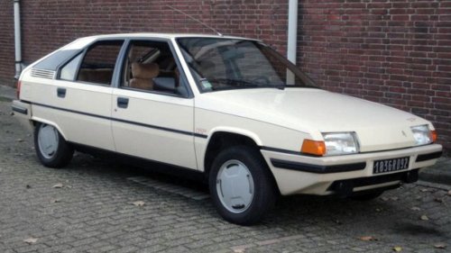 20 Cutting-Edge 80s Cars That Looked Like They Were From The Future