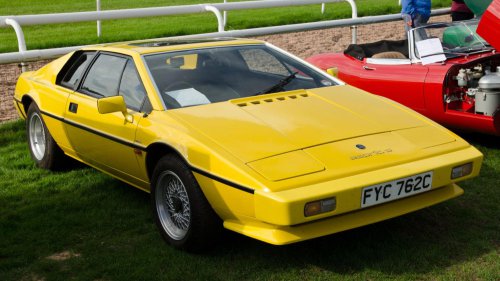 20 Cutting-Edge 80s Cars That Looked Like They Were From The Future
