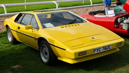 20 Cutting-Edge 80s Cars That Looked Like They Were From The Future