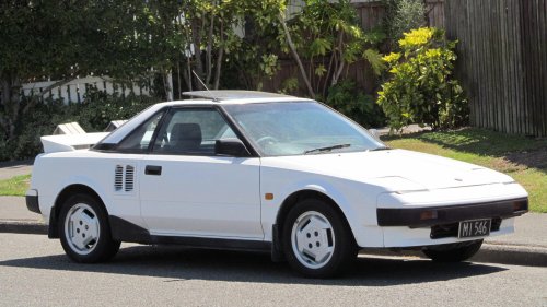 20 Cutting-Edge 80s Cars That Looked Like They Were From The Future