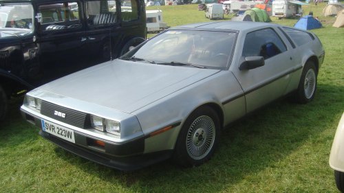 20 Cutting-Edge 80s Cars That Looked Like They Were From The Future